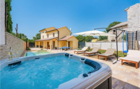 Nice home in Svetvincenat with Outdoor swimming pool, Jacuzzi and 2 Bedrooms